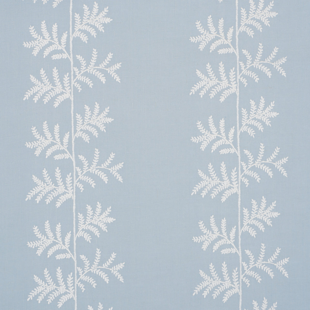 ELOISE EMBROIDERY WALLCOVERING | Sky