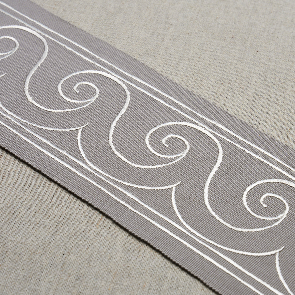 GREEK WAVES TRIM | White On Grey