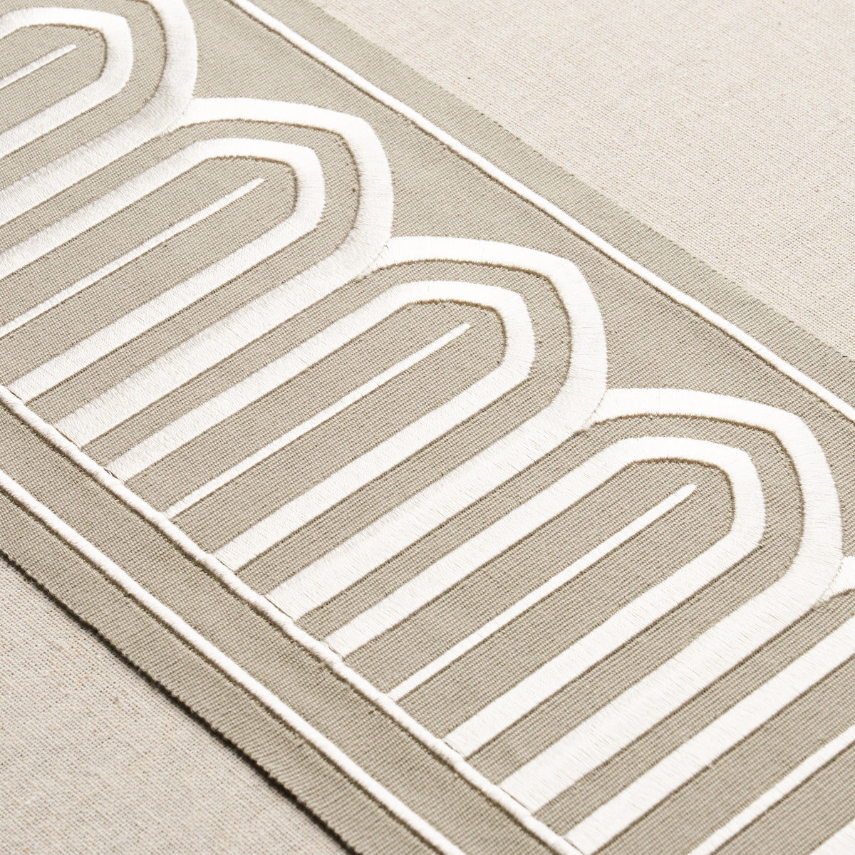 ARCHES EMBROIDERED TAPE WIDE | Taupe