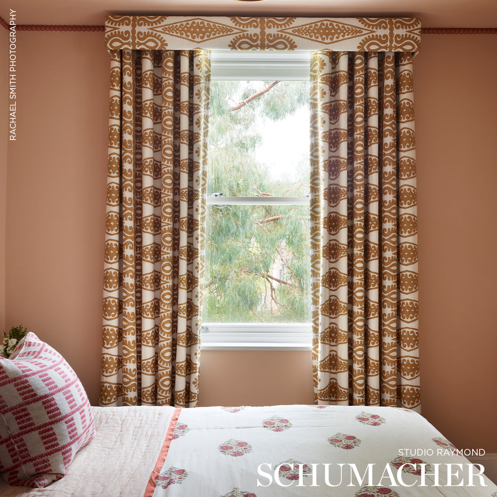 SEEMA EMBROIDERY | Gold