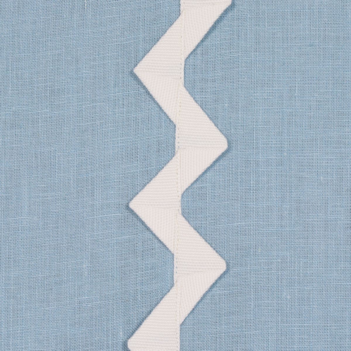 LAZARE APPLIQUÉ | Ivory On Chambray