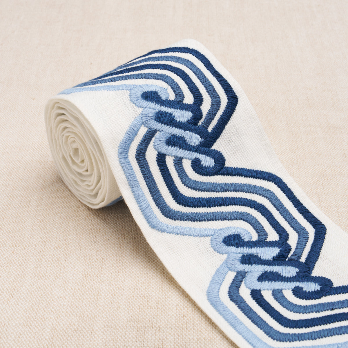 THE TWIST EMBROIDERED TAPE | Blue