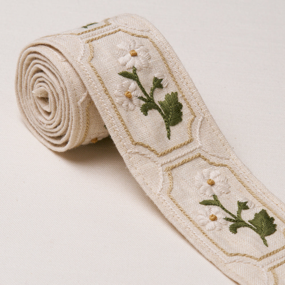 JOLIE HAND EMBROIDERED TAPE | Neutral