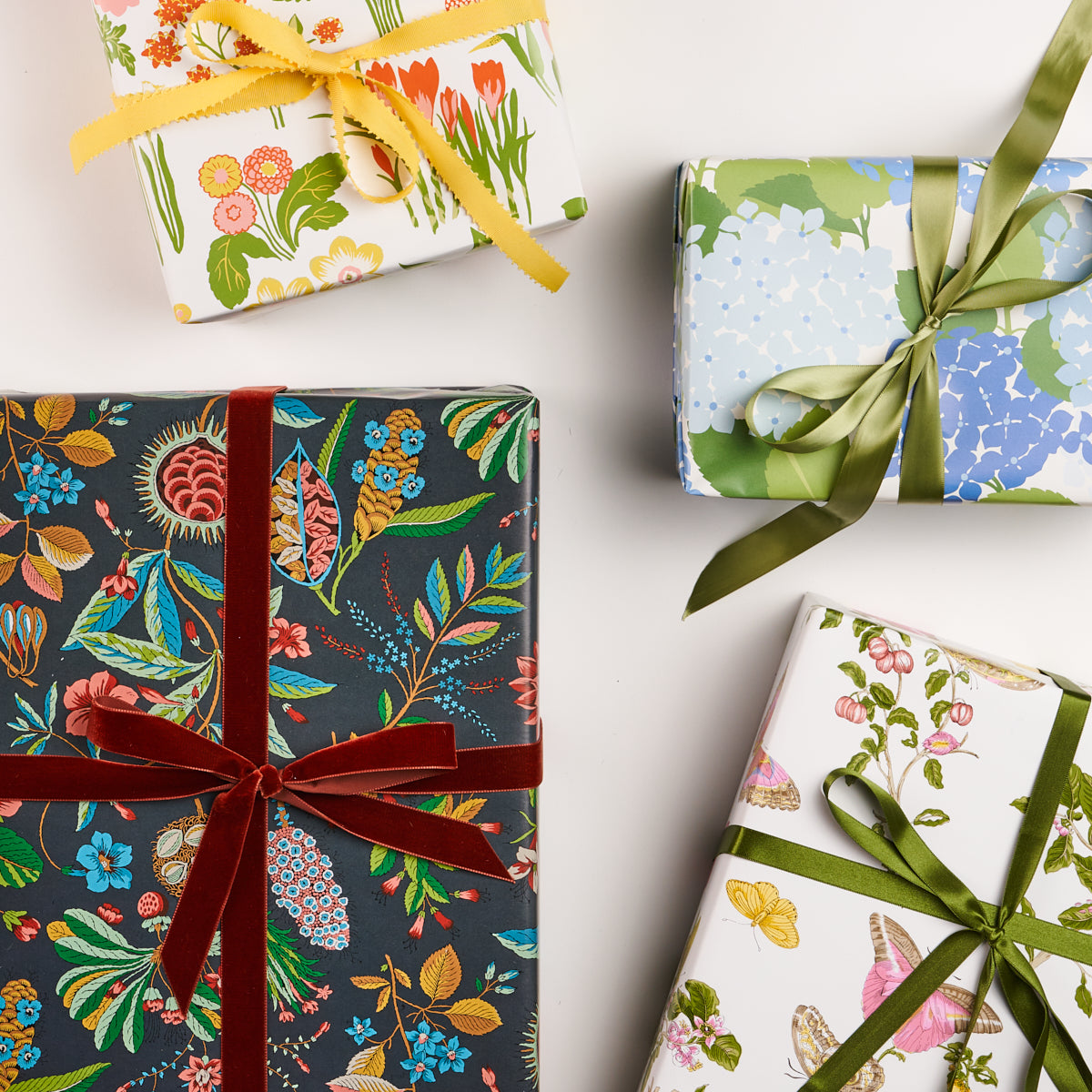 Roca Redonda Wrapping Paper | Carbon & Multi