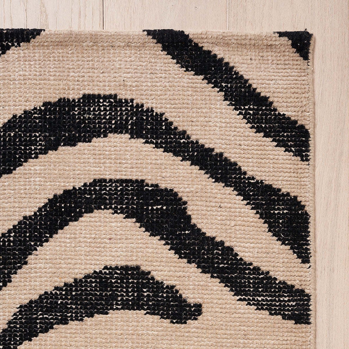 Zebre Hand-Knotted Rug | Black & Ivory