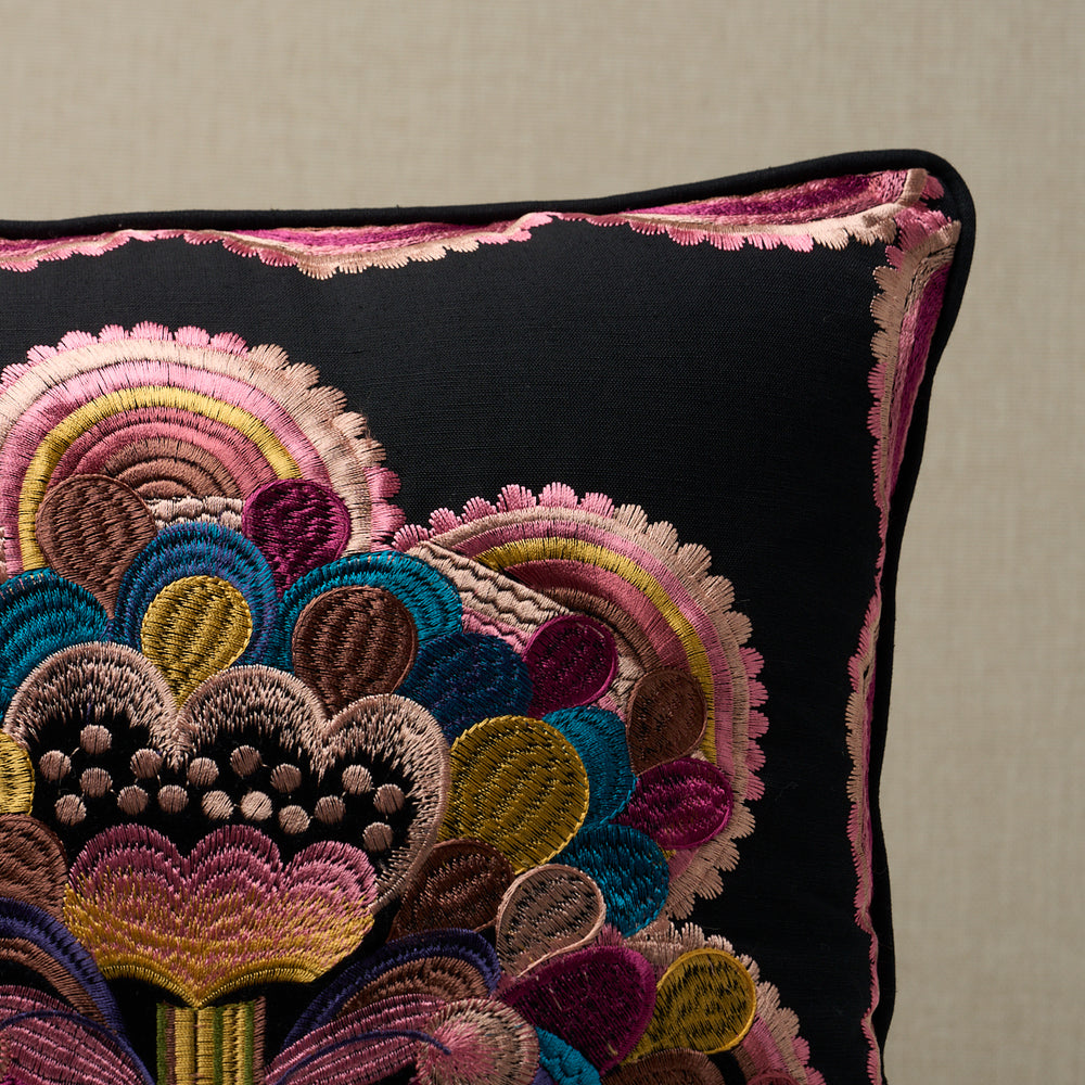 Le Coeur de la Fleur Pillow | Night