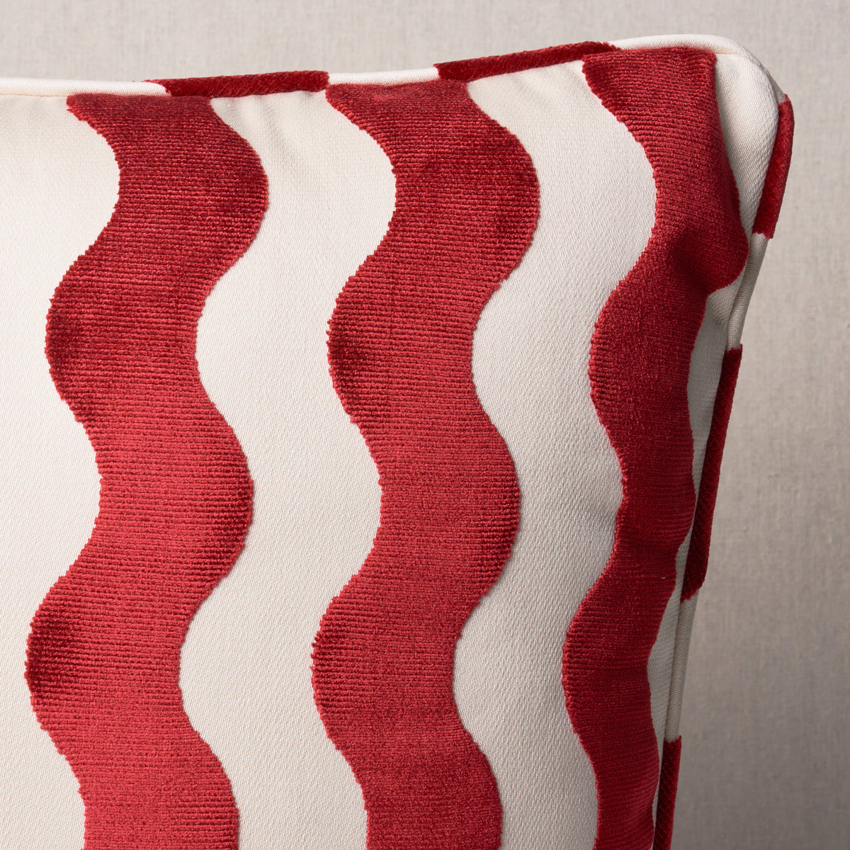 The Wave Velvet Pillow | Red