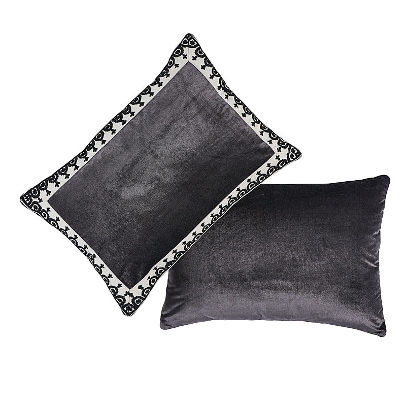 Noelia Pillow | Onyx