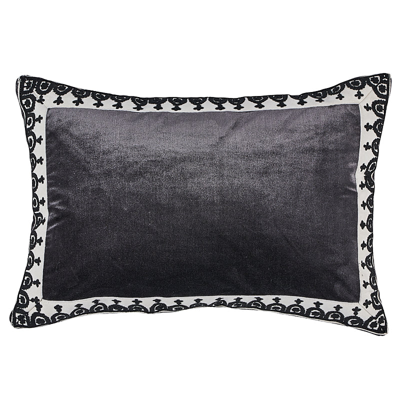 Noelia Pillow | Onyx