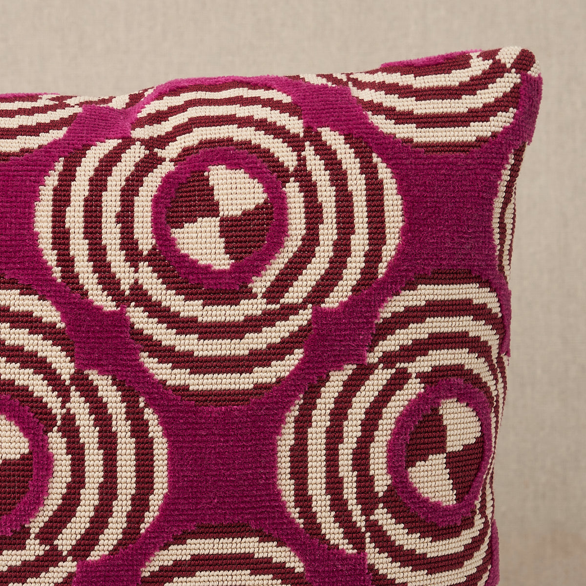 Le Moderne Cut Velvet Pillow | Magenta