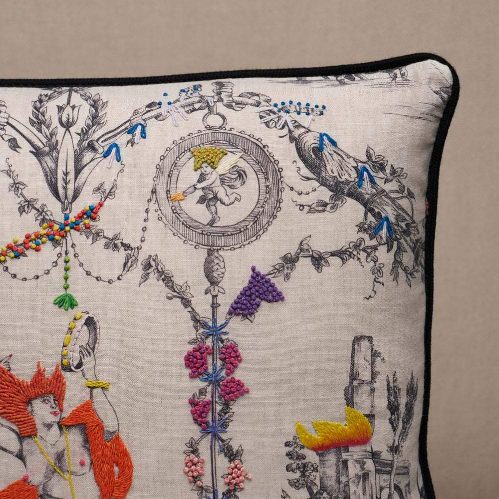 La Liberté Americaine Pillow | Multiverse