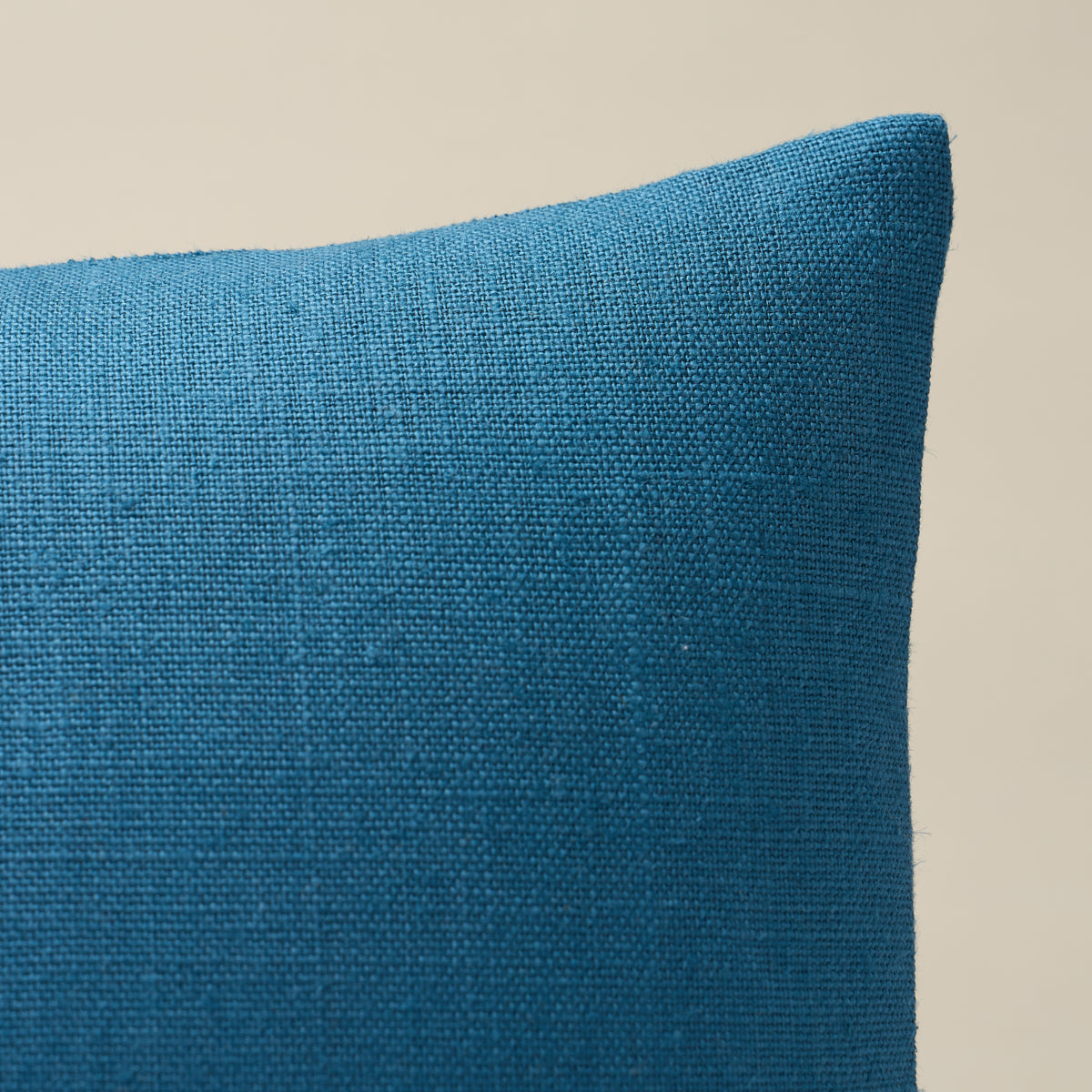 Leo Glazed Linen Pillow | Peacock