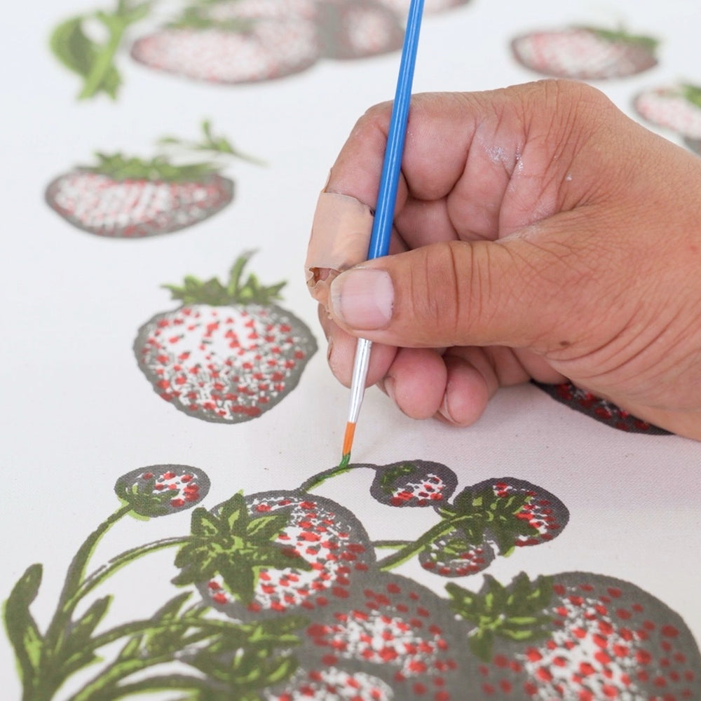 STRAWBERRY FIELDS | Red